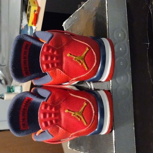 Jordan 4 retro Fiba (2019). Size 9.5m - Picture 5 of 7